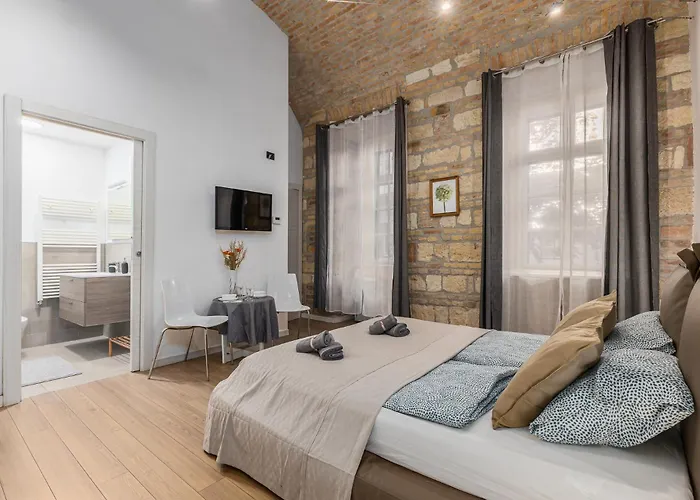 Elegant Studio Apartment In Central Budapest