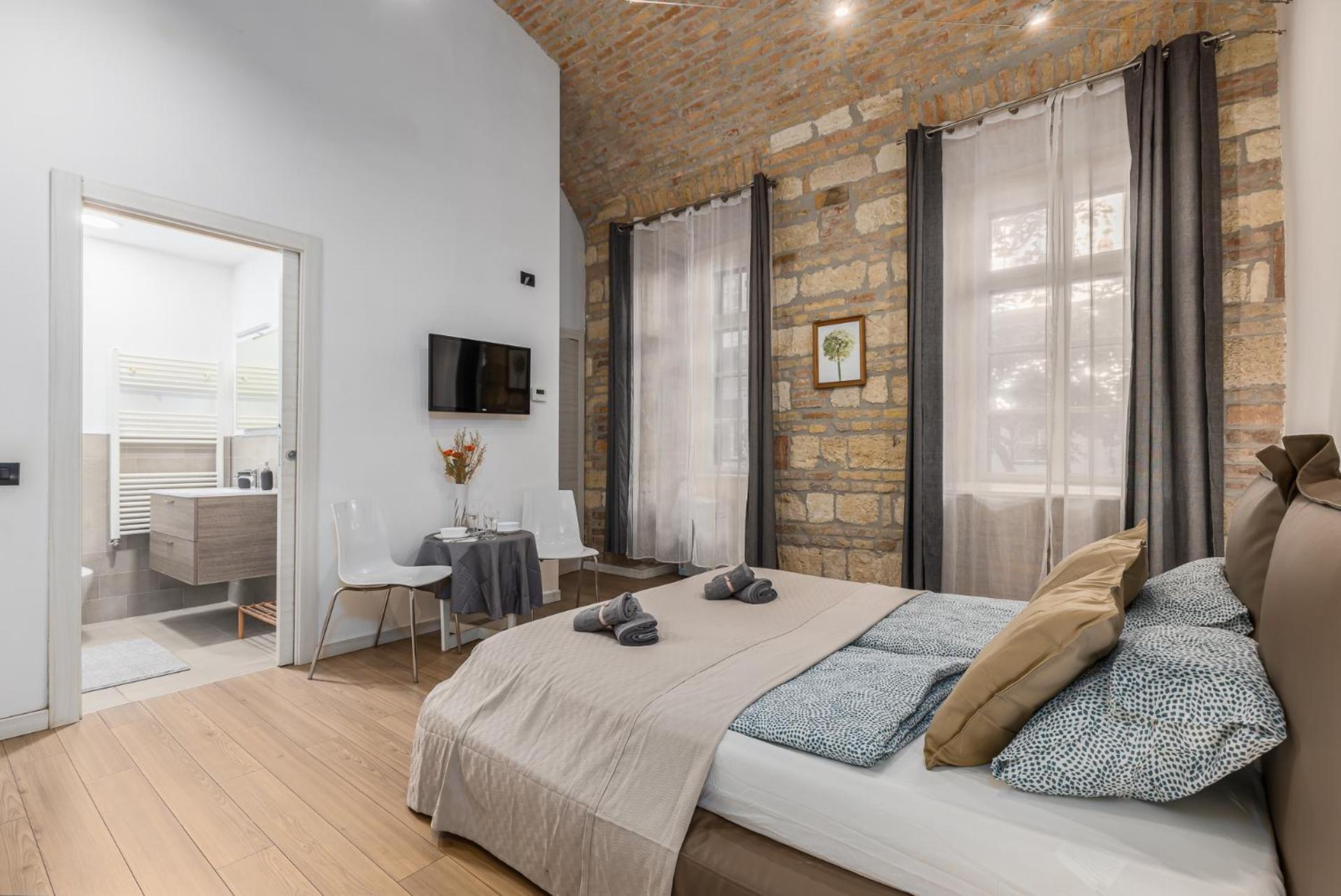 Elegant In Apartment *