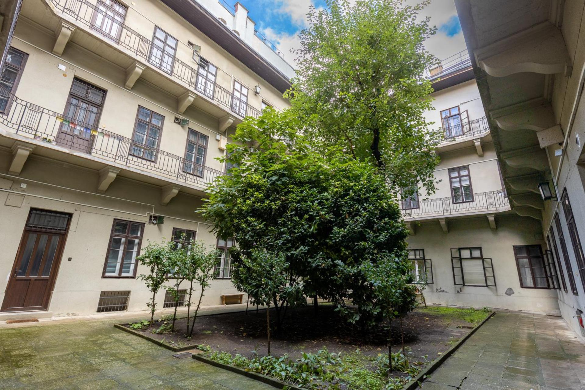 Elegant In Apartment Budapest